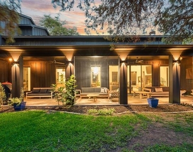9003 Eustis Avenue - Photo Thumbnail 3