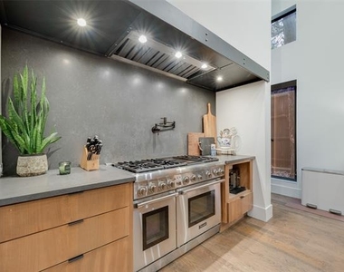 9003 Eustis Avenue - Photo Thumbnail 17