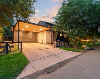 9003 Eustis Avenue - Photo Thumbnail 4
