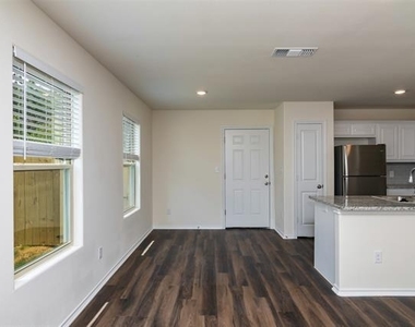 201 S May Street - Photo Thumbnail 7