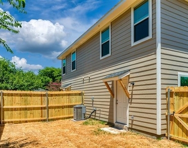 201 S May Street - Photo Thumbnail 20