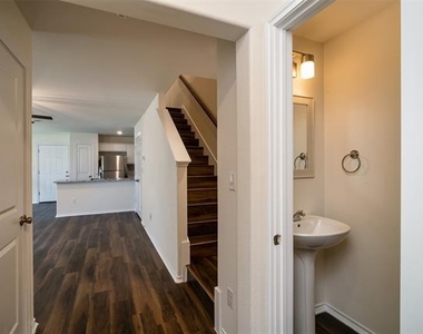201 S May Street - Photo Thumbnail 3