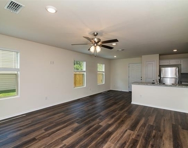 201 S May Street - Photo Thumbnail 4