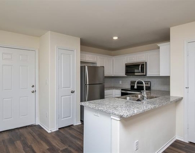 201 S May Street - Photo Thumbnail 9