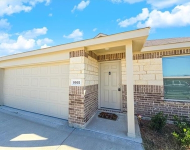 8665 Becker Avenue - Photo Thumbnail 3