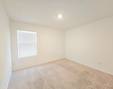 8665 Becker Avenue - Photo Thumbnail 13