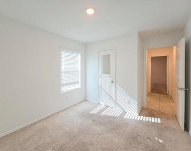 8665 Becker Avenue - Photo Thumbnail 12
