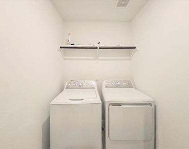 8665 Becker Avenue - Photo Thumbnail 15