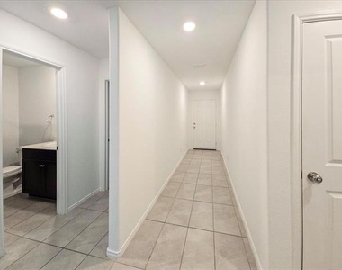 8665 Becker Avenue - Photo Thumbnail 7