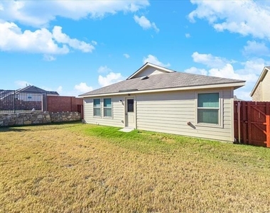 8665 Becker Avenue - Photo Thumbnail 4