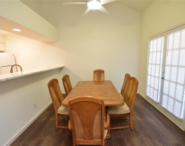 7525 Holly Hill Drive - Photo Thumbnail 5