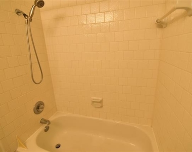 7525 Holly Hill Drive - Photo Thumbnail 9