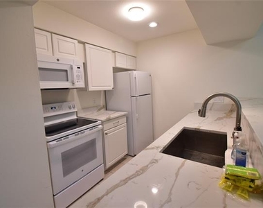 7525 Holly Hill Drive - Photo Thumbnail 3