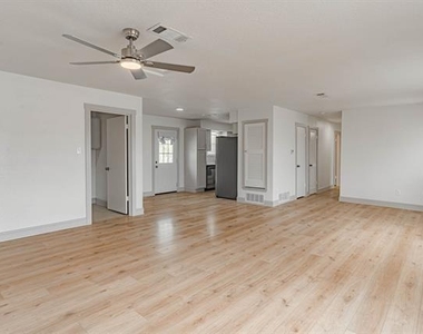 1911 Se 14th Street - Photo Thumbnail 5