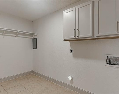 1911 Se 14th Street - Photo Thumbnail 11