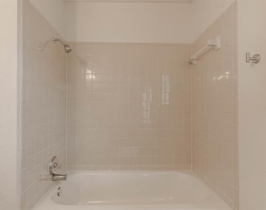 1911 Se 14th Street - Photo Thumbnail 23
