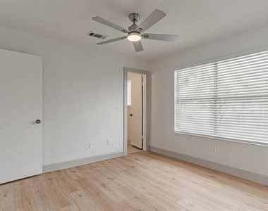 1911 Se 14th Street - Photo Thumbnail 21