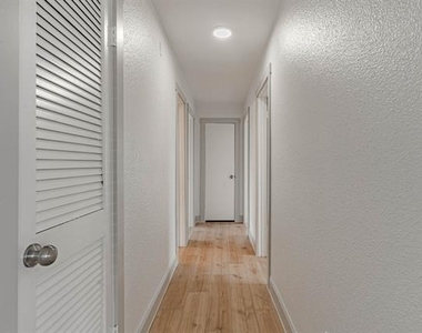 1911 Se 14th Street - Photo Thumbnail 12