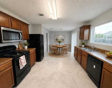 8440 Shallow Creek Drive - Photo Thumbnail 10