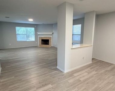8440 Shallow Creek Drive - Photo Thumbnail 5