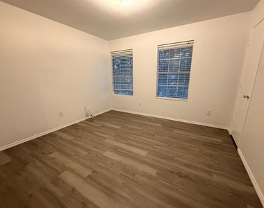 8440 Shallow Creek Drive - Photo Thumbnail 13