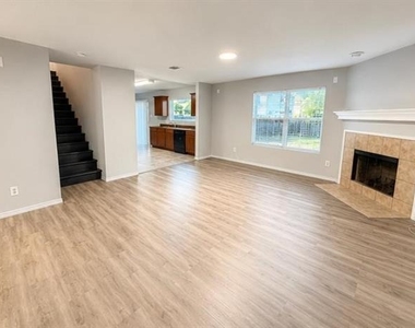 8440 Shallow Creek Drive - Photo Thumbnail 4