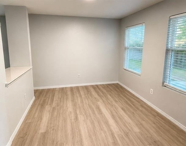 8440 Shallow Creek Drive - Photo Thumbnail 6