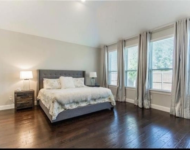 10704 Frost Place - Photo Thumbnail 4