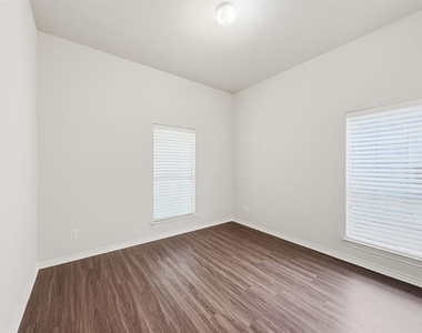 1237 Chattahoochee Drive - Photo Thumbnail 8