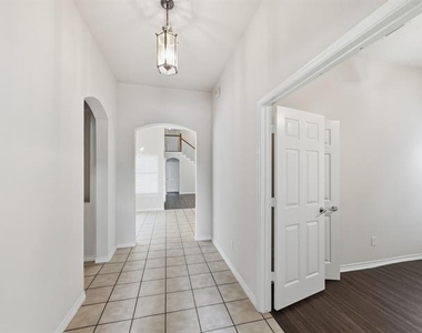 1237 Chattahoochee Drive - Photo Thumbnail 4