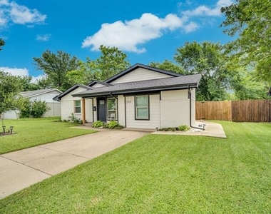 206 E Chico Drive - Photo Thumbnail 2