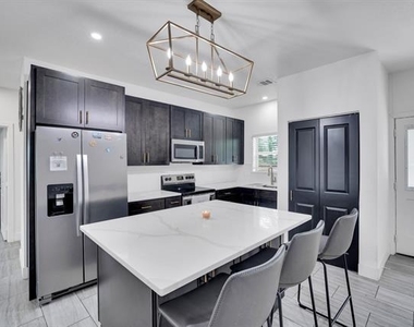 206 E Chico Drive - Photo Thumbnail 5