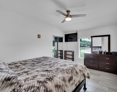 206 E Chico Drive - Photo Thumbnail 7