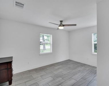 206 E Chico Drive - Photo Thumbnail 11