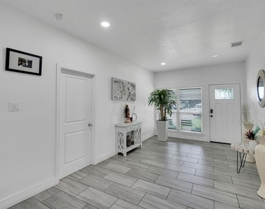 206 E Chico Drive - Photo Thumbnail 3