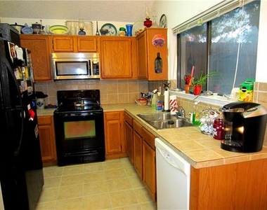 940 Sylvan Creek Drive - Photo Thumbnail 6