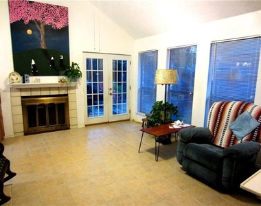 940 Sylvan Creek Drive - Photo Thumbnail 4