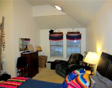 940 Sylvan Creek Drive - Photo Thumbnail 8