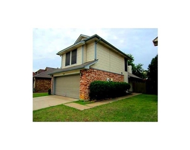 940 Sylvan Creek Drive - Photo Thumbnail 1