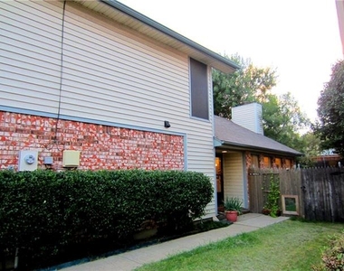 940 Sylvan Creek Drive - Photo Thumbnail 2