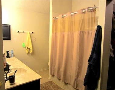 940 Sylvan Creek Drive - Photo Thumbnail 9