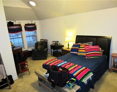 940 Sylvan Creek Drive - Photo Thumbnail 7