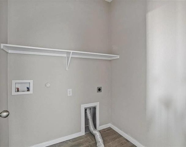 9805 Summerton Drive - Photo Thumbnail 6