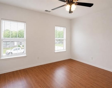 320 Woodgrove Drive - Photo Thumbnail 11