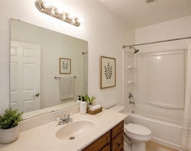 320 Woodgrove Drive - Photo Thumbnail 8
