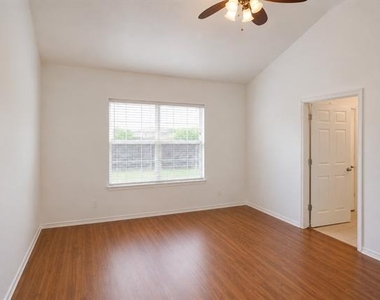 320 Woodgrove Drive - Photo Thumbnail 9