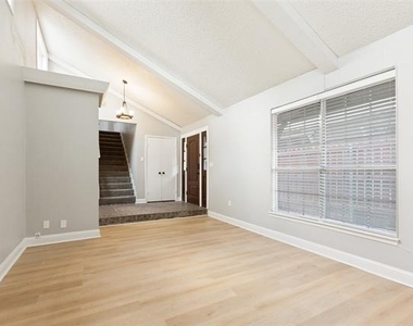 14372 Haymeadow Circle - Photo Thumbnail 6