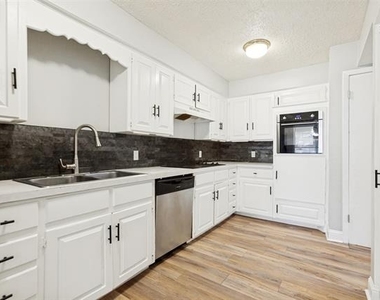 14372 Haymeadow Circle - Photo Thumbnail 13