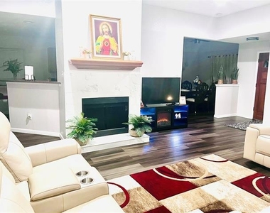 3408 Beech Street - Photo Thumbnail 5