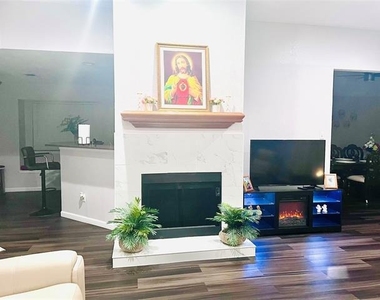3408 Beech Street - Photo Thumbnail 4